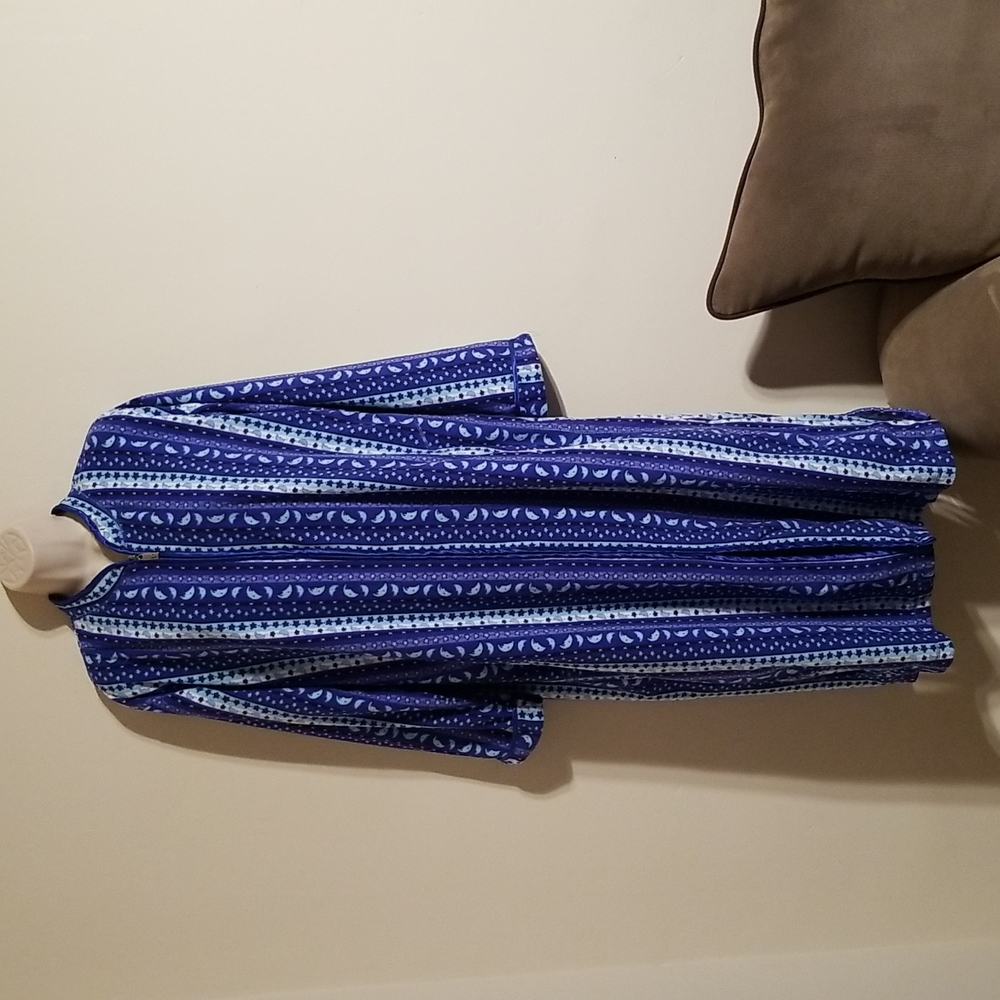 Villager a Liz Claiborne women's blue bathrobe